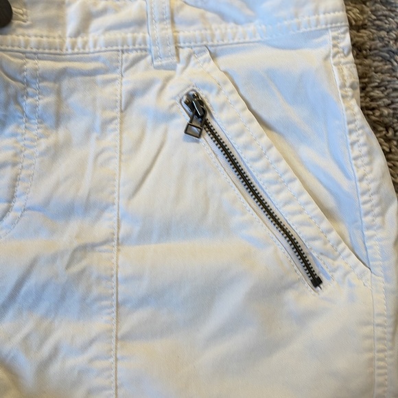 Women’s white linen shorts - Picture 3 of 5